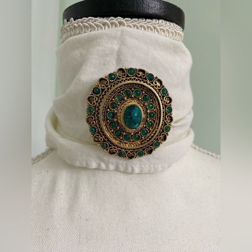 Golden Pendant and brooch with Emerald Green Stones - Picture 6 of 8